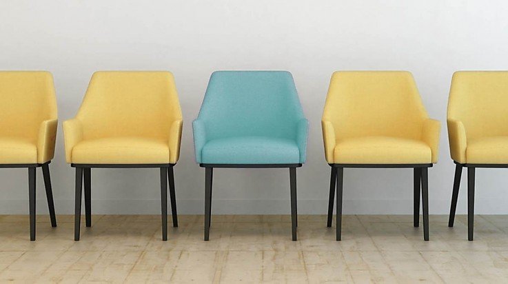 Leere Stühle türkis Leere Stühle türkis