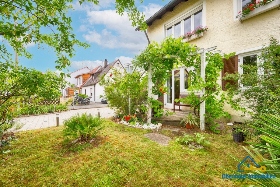 Vordergarten Doppelhaush�lfte Kelheim