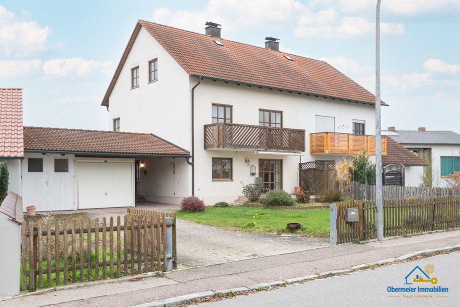 Hausansicht Doppelhaush�lfte Schierling