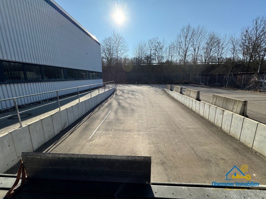 Rampe 2 Halle / Lager / Produktion Regensburg