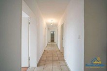 Flur Lichtdurchflutete 4-Zimmerwohnung mit S�d-Loggia und Garage