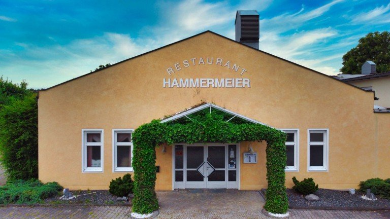 Au�enansicht Abensberg / Sandharlanden Gastronomie und Wohnung Traditionelles Wohnhaus mit Gastwirtschaft und viel Charme sucht Nachfolger