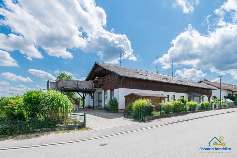 xAu�enansicht Ihrlerstein Einfamilienhaus Besonderes Einfamilienhaus mit Ferienapartments, Wintergarten, Sauna & Loggia und Blick auf Kelheim