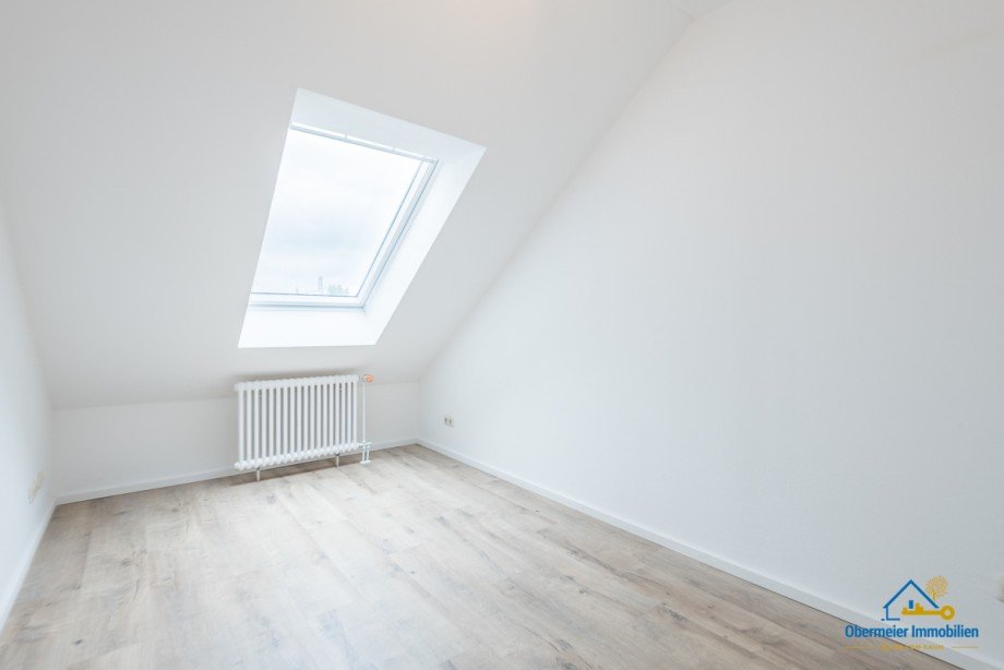 Kind/B�ro 2 Dachgeschosswohnung Schierling