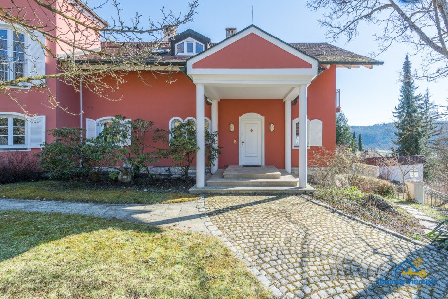 Hausansicht Einfamilienhaus Nittendorf