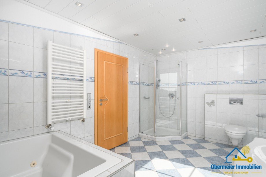 Bad Einfamilienhaus Bernhardswald / K�rn