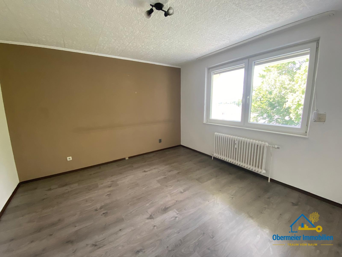 4-Zimmer-Wohnung mit Loggia und Einbauküche in Bruck i.d.OPf. - Foto 1