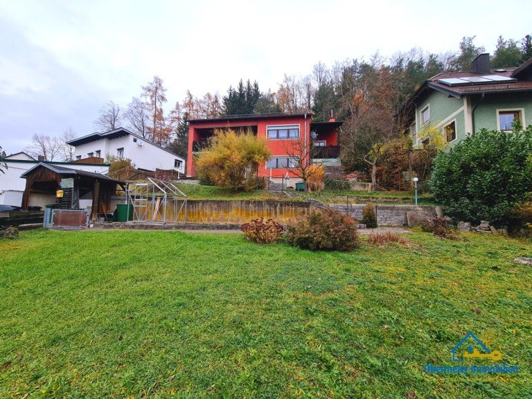Hausansicht/Vordergarten Wiesent / Ettersdorf Einfamilienhaus Ruhiges Wohnen im Einfamilienhaus mit Waldgrundst�ck