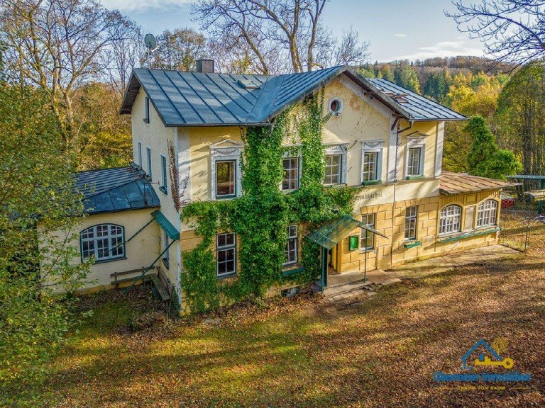 Hausansicht Starnberg Landhaus Historisches Herrenhaus mit Alleinlage nahe Starnberg - Natur, Ruhe und Gestaltungsspielraum