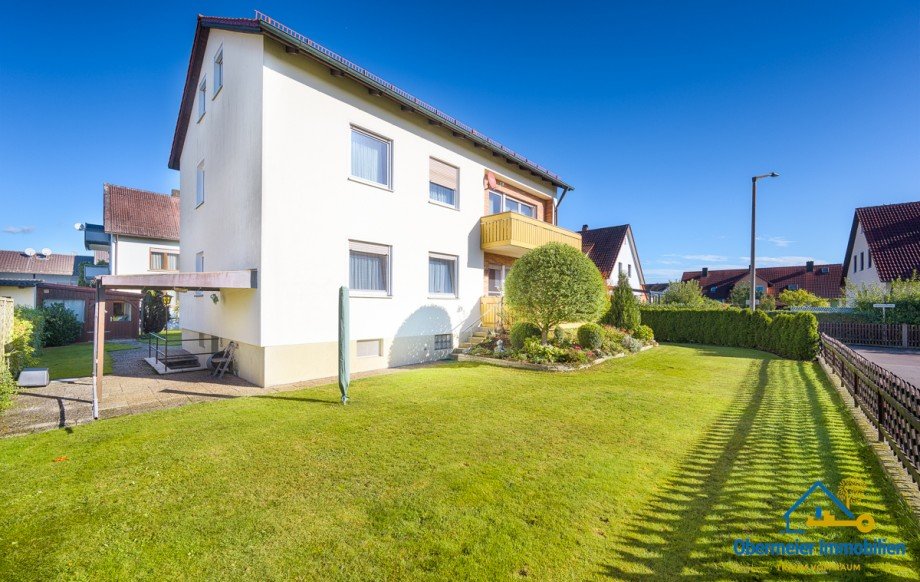 Gartenansicht Zweifamilienhaus Schwandorf