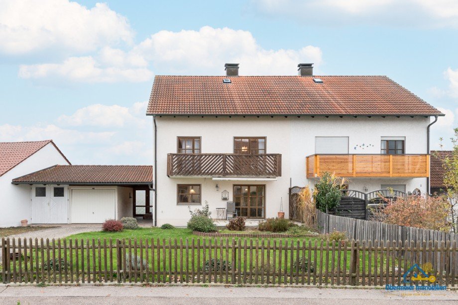Hausansicht Doppelhaush�lfte Schierling