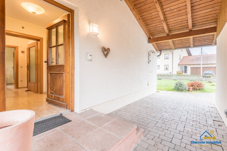 Hauseingang Doppelhaush�lfte Schierling