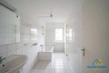 Bad Lichtdurchflutete 4-Zimmerwohnung mit S�d-Loggia und Garage