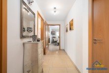 Flur Elegante 3-Zimmer-Wohnung mit Aufzug, Balkon und edler Innenausstattung