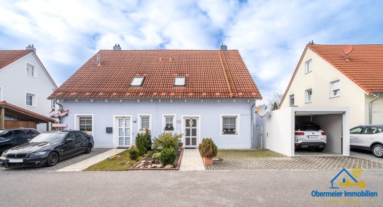 Hausansicht-Ost Abensberg / Offenstetten - Offenstetten Doppelhaush�lfte Charmante und moderne Doppelhaush�lfte mit Garten und Garage sucht Familie