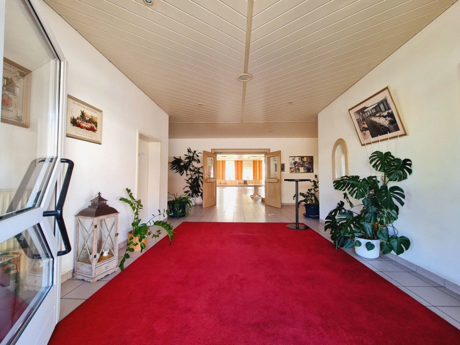 Eingang Gastronomie und Wohnung Abensberg / Sandharlanden