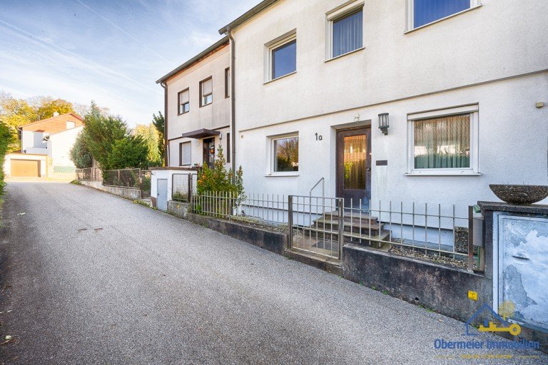 xAu�enansicht Regensburg / Wutzlhofen Reihenmittelhaus Stilvolles Reihenhaus mit Garten und Garage in gepflegter Wohngegend