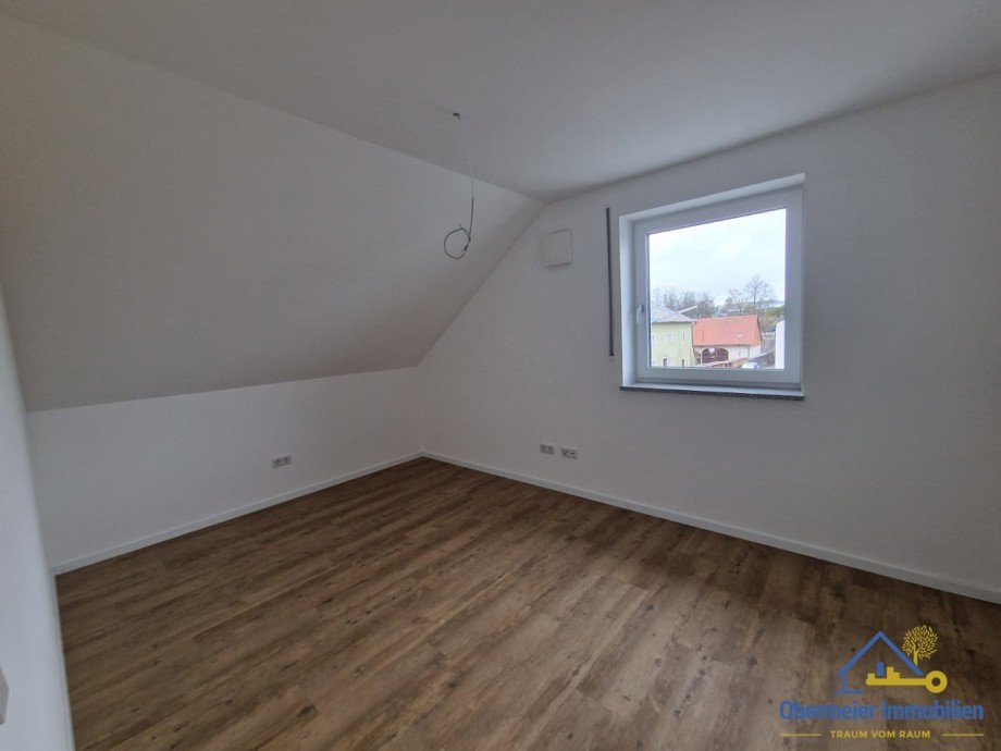 Kind Dachgeschosswohnung Saal an der Donau