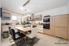 Kochen/Essen Elegante 3-Zimmer-Wohnung mit Aufzug, Balkon und edler Innenausstattung