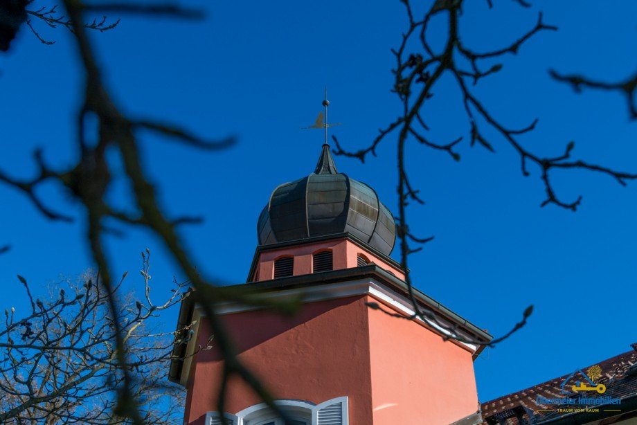 Zwiebelturm Einfamilienhaus Nittendorf
