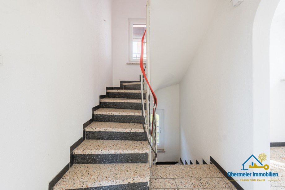 xTreppenhaus Zweifamilienhaus Regensburg / Keilberg