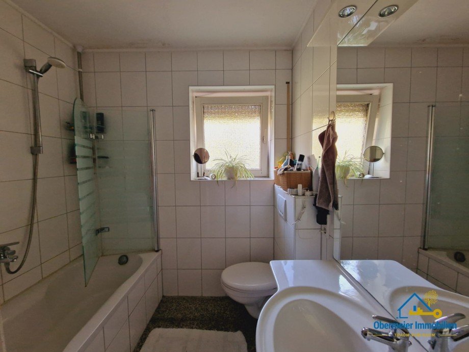 Bad Erdgeschosswohnung Nittendorf