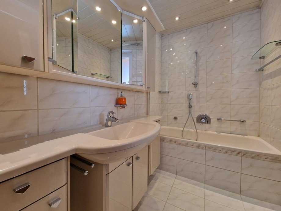 Bad Etagenwohnung Wenzenbach / Gr�nthal