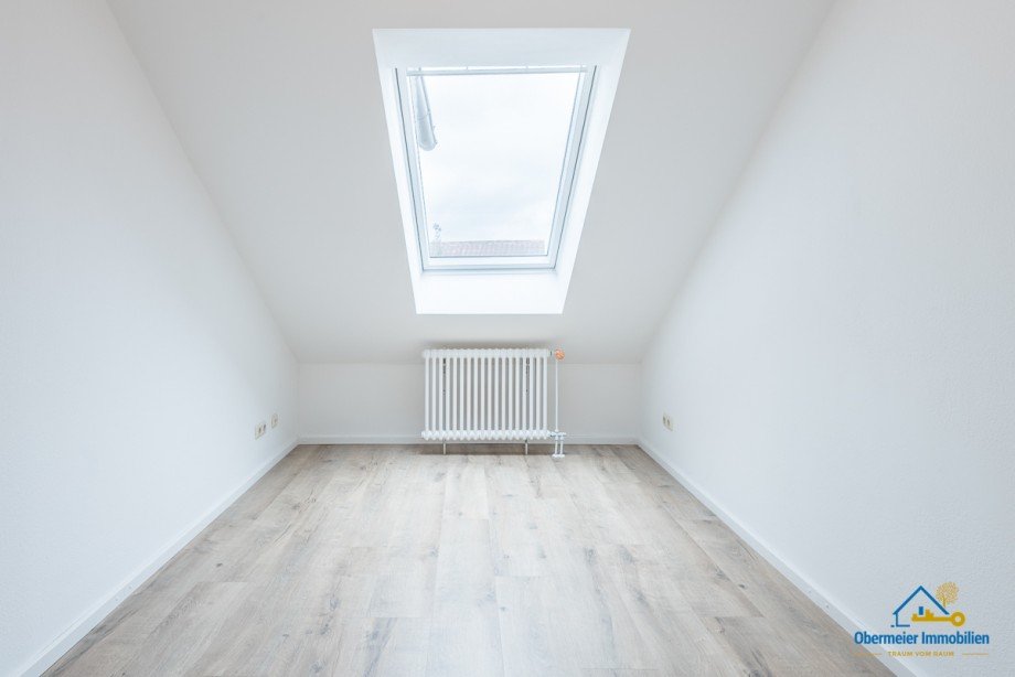Kind/B�ro 1 Dachgeschosswohnung Schierling