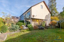 Hausansicht Liebevoll modernisiertes Zuhause mit idyllischem Garten und Garage im begehrten R-Westen