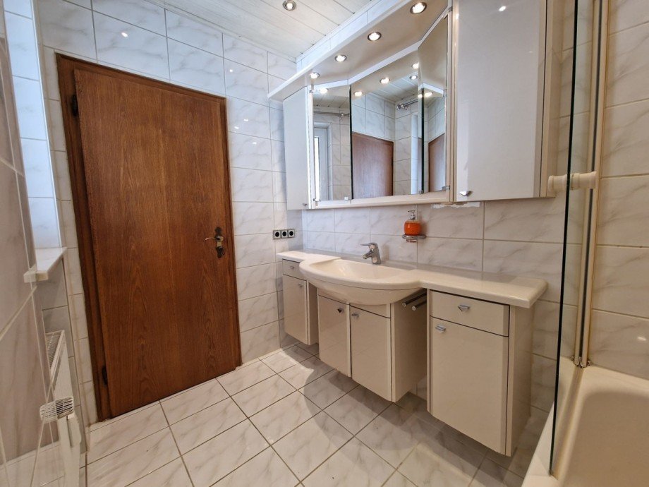 Bad Etagenwohnung Wenzenbach / Gr�nthal