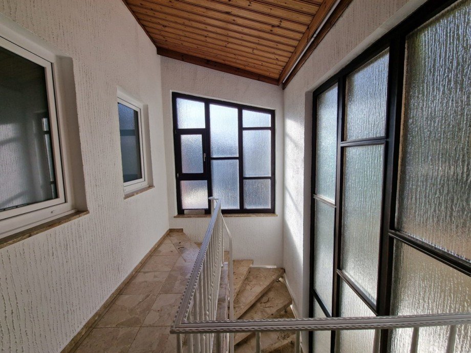 Treppenhaus Etagenwohnung Wenzenbach / Gr�nthal
