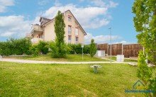 Hausansicht Elegante 3-Zimmer-Wohnung mit Aufzug, Balkon und edler Innenausstattung