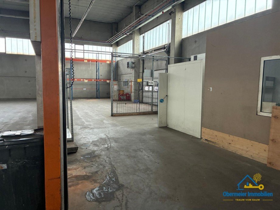  Halle / Lager / Produktion Straubing