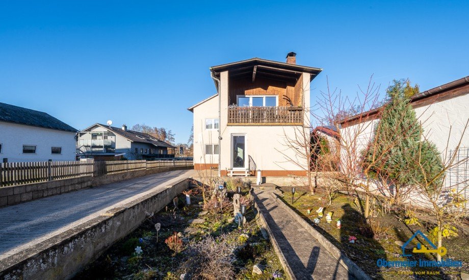 Hausansicht Zweifamilienhaus Saal an der Donau