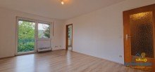 Wohnen/Essen Renovierte 2-Zimmer-Mietwohnung mit Loggia und Duplex-Stellplatz