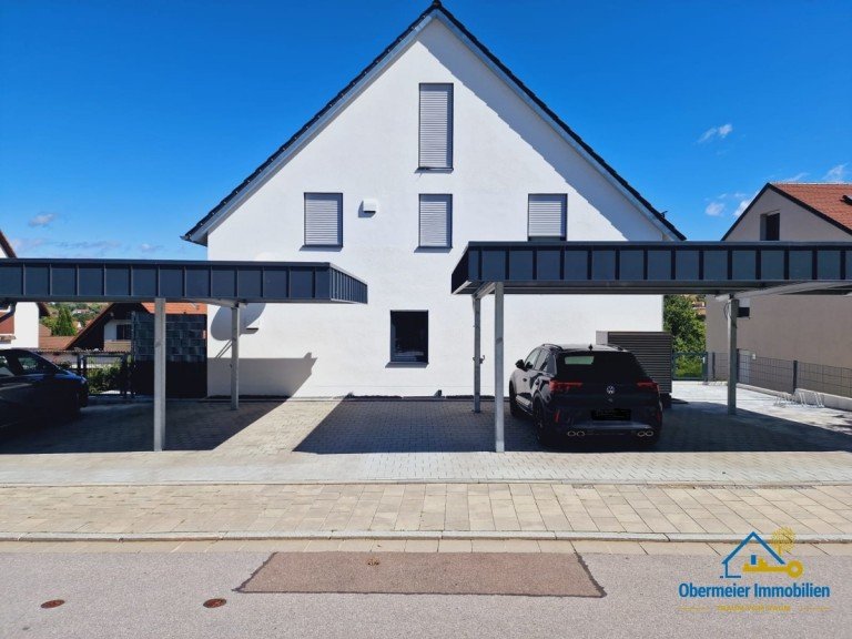 Hausansicht/Carport Bad Abbach Erdgeschosswohnung Neuwertige 2-Zimmer-Wohnung mit Balkon und Carport