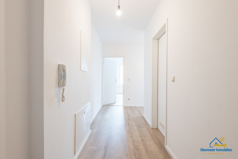 Flur Dachgeschosswohnung Schierling