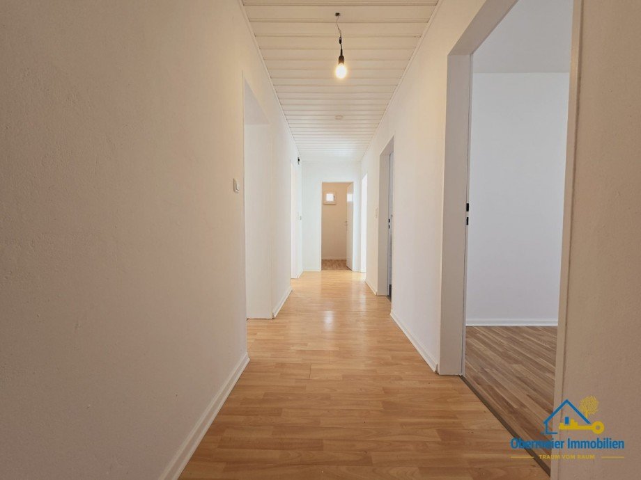 Flur Dachgeschosswohnung Lappersdorf