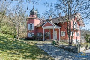 Hauptbild Rarität in idyllischer Lage: Exklusives Einfamilienhaus mit außergewöhnlicher Architektur