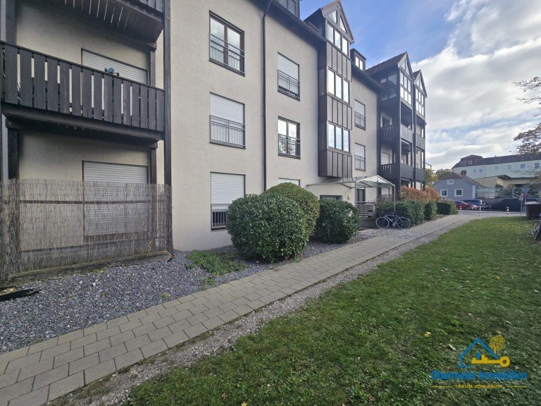 Hausansicht Regensburg - Ziegetsdorf Erdgeschosswohnung Charmantes 1-Zimmer-Apartment mit Terrasse - Universit�tsn�he & Tiefgarage