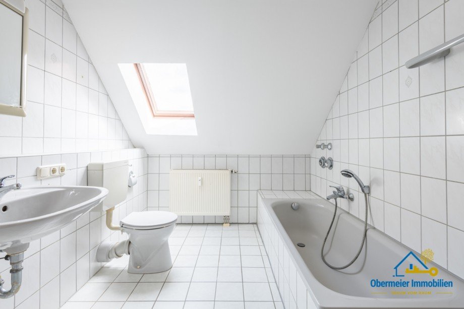 xBad Dachgeschosswohnung Mintraching