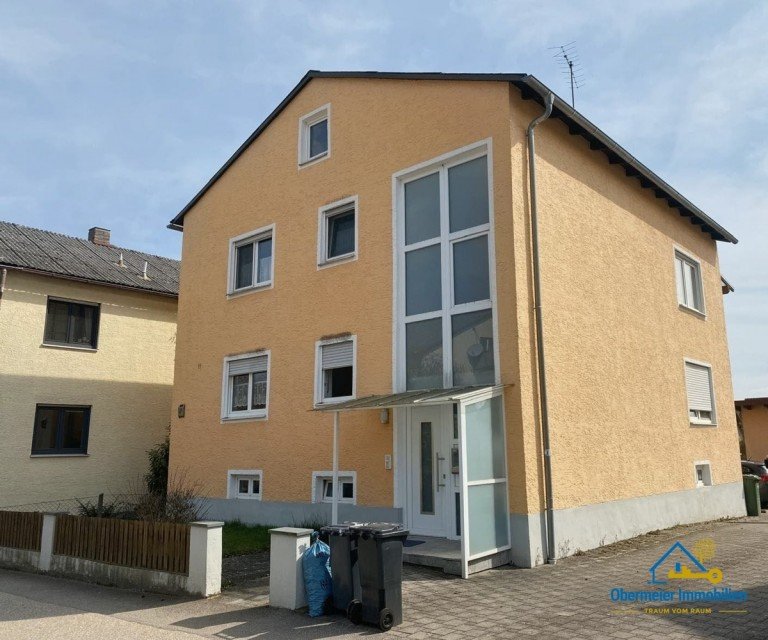 Hausansicht Pentling Zweifamilienhaus Ruhig gelegenes Zweifamilienhaus mit Balkon, Terrasse und Doppelgarage