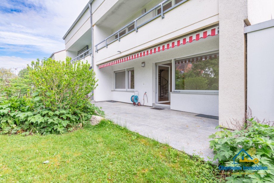 xHausansicht/Garten Doppelhaush�lfte Regensburg