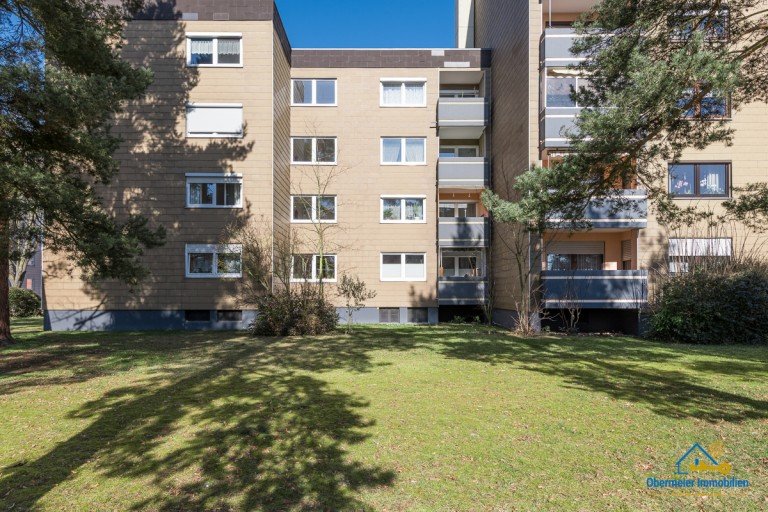 Hausansicht Neutraubling Etagenwohnung Gut geschnittene 2-Zimmer-Wohnung mit Einbauk�che, Loggia und Garage