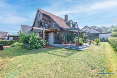 Hauptbild Familienfreundliches Einfamilienhaus mit liebevoll angelegtem Garten & Carport