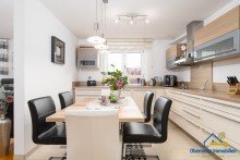Kochen/Essen Elegante 3-Zimmer-Wohnung mit Aufzug, Balkon und edler Innenausstattung