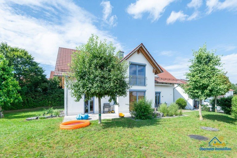 Hausansicht Schierling / Unterdeggenbach Einfamilienhaus Gehobenes Einfamilienhaus mit Doppelgarage: Vielseitige Nutzung in ruhiger Lage!