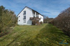 Hauptbild Top-sanierte Dachgeschosswohnung mit Garage in idyllischer Lage