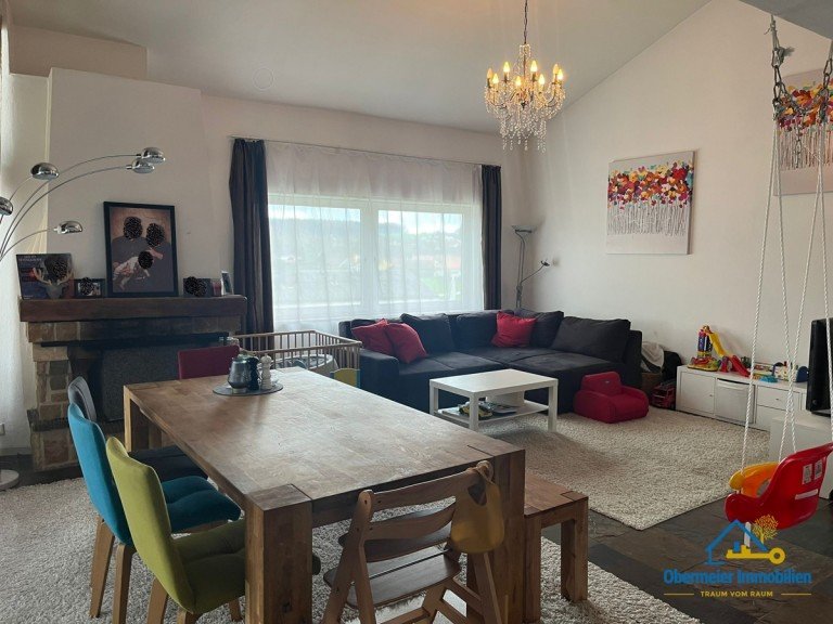 Wohnen/Essen Nittendorf Erdgeschosswohnung Gro�z�gige 3-Zimmer-Galerie-Wohnung mit Terrasse und Doppelgarage