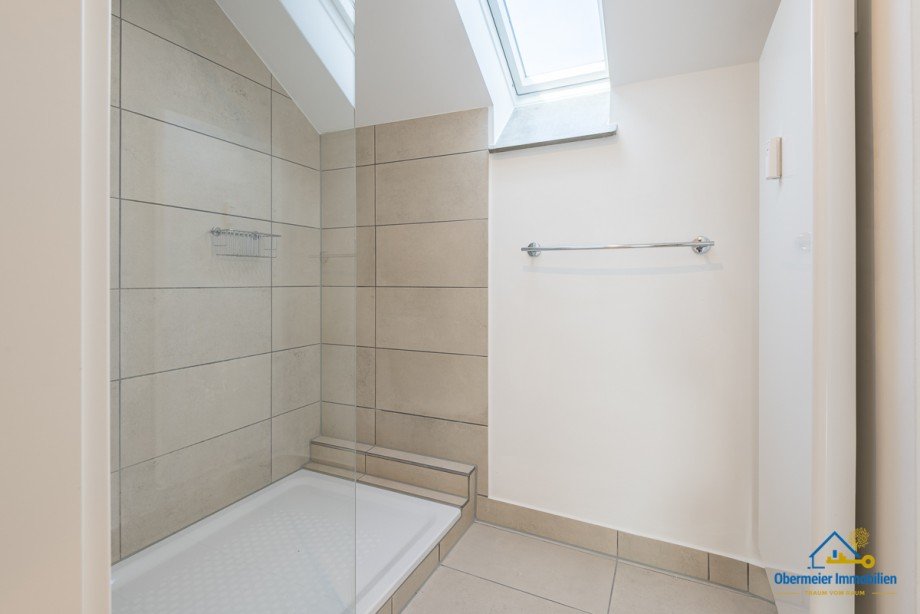 Bad Dachgeschosswohnung Pentling